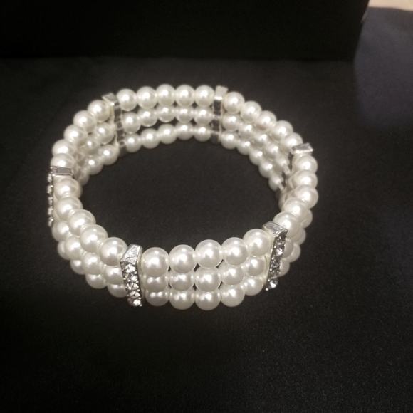 Faux Pearl Bracelet - Picture 3 of 3